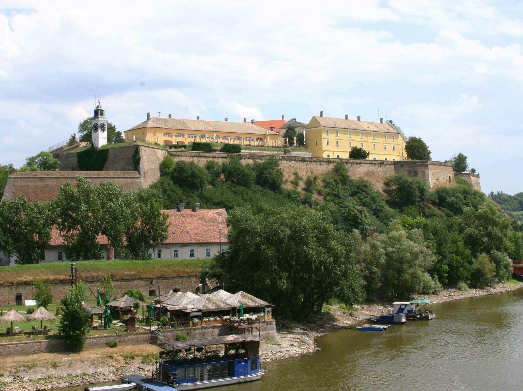 Garni Hotel Leopold I Novi Sad Exterior photo